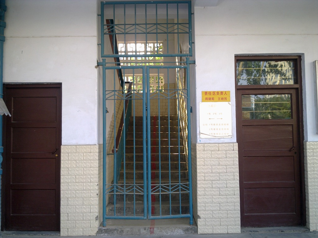 schoolbuildingdoor